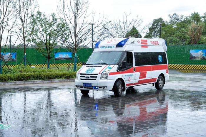 大運會醫(yī)療服務演練 移動CT車、5G救護車與體檢車協同亮相