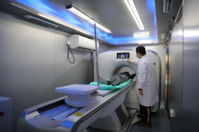 移動CT車駛入武漢科技大學醫院，科技助力復工復產體檢提速